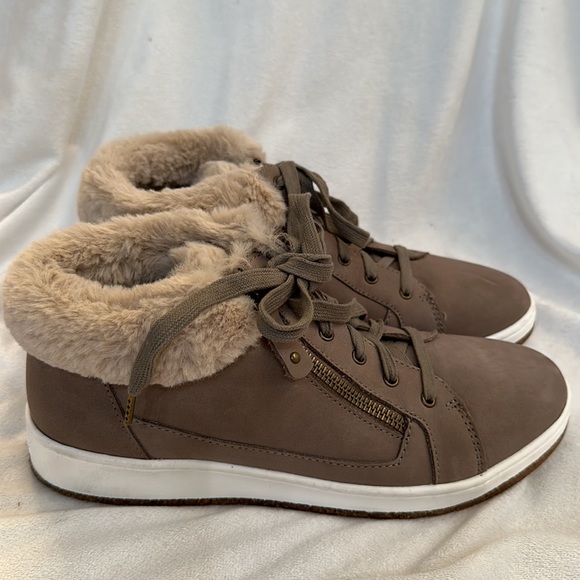 Aetrex Shoes Aetrex Dylan Arch Support Sneaker Poshmark